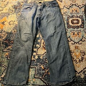 Wrangler mens jeans light blue wash. Size 36x30. Relaxed fit.